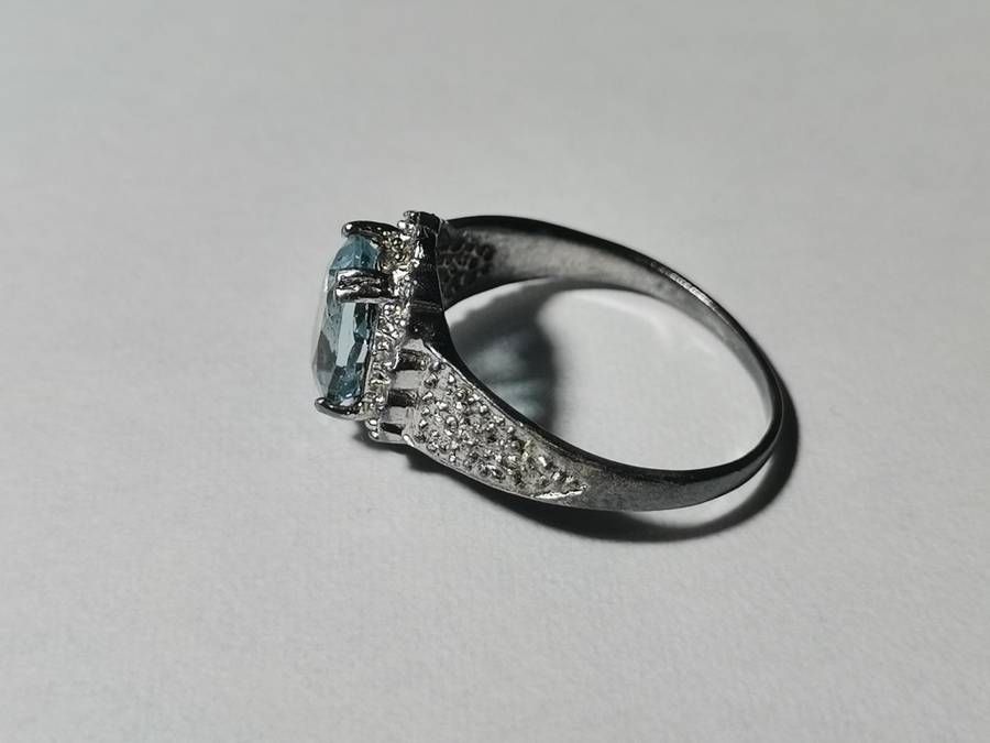 BEAUTIFUL SILVER 925 RING. LIGHT BLUE STONE. WEIGHT: 2.96 GRAMS.  INSIDE DIAMETER: 18MM.
