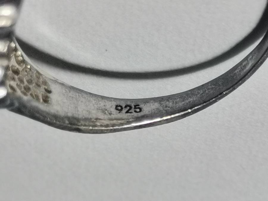 BEAUTIFUL SILVER 925 RING. LIGHT BLUE STONE. WEIGHT: 2.96 GRAMS.  INSIDE DIAMETER: 18MM.