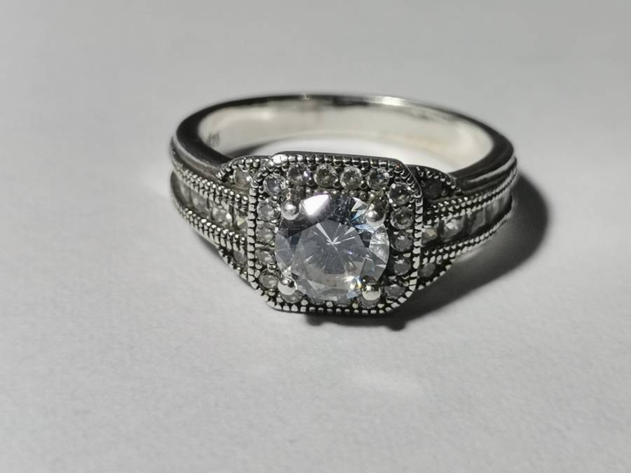 SILVER 925 RING. WEIGHT: 4.37 GRAMS.  INSIDE DIAMETER: 17MM.