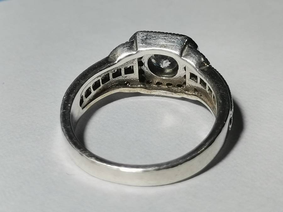SILVER 925 RING. WEIGHT: 4.37 GRAMS.  INSIDE DIAMETER: 17MM.