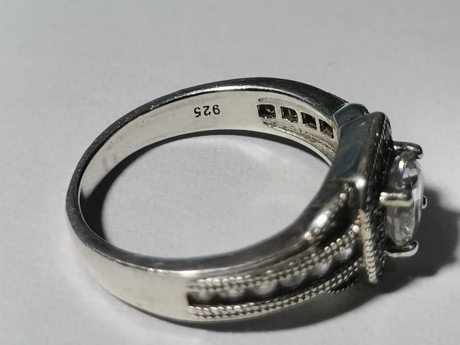 SILVER 925 RING. WEIGHT: 4.37 GRAMS.  INSIDE DIAMETER: 17MM.