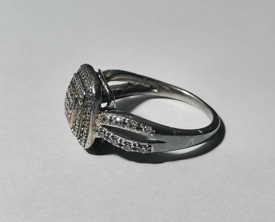 SILVER 925 RING. WEIGHT: 3.67 GRAMS.  INSIDE DIAMETER: 16MM.