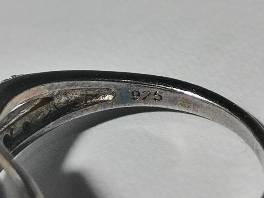 SILVER 925 RING. WEIGHT: 3.67 GRAMS.  INSIDE DIAMETER: 16MM.