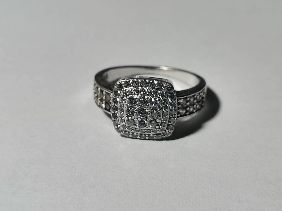 BEAUTIFUL SILVER 925 RING. WEIGHT: 4.16 GRAMS.  INSIDE DIAMETER: 18MM.