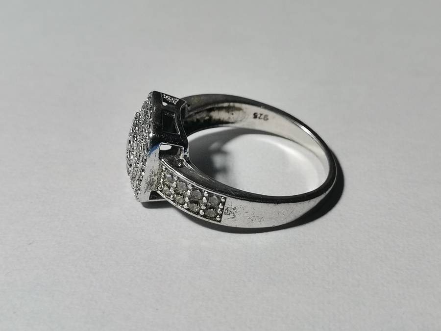 BEAUTIFUL SILVER 925 RING. WEIGHT: 4.16 GRAMS.  INSIDE DIAMETER: 18MM.