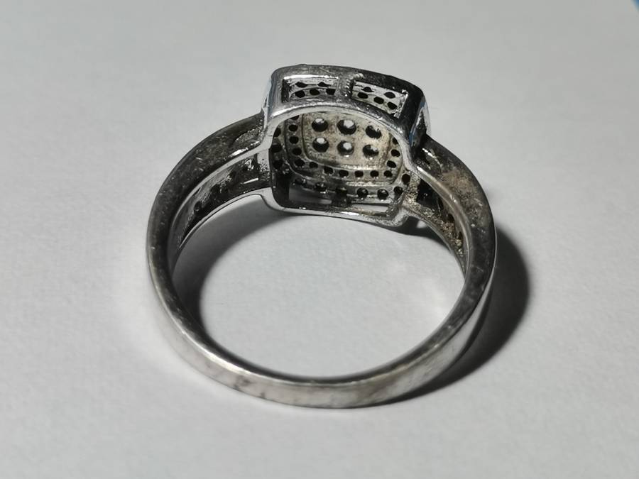 BEAUTIFUL SILVER 925 RING. WEIGHT: 4.16 GRAMS.  INSIDE DIAMETER: 18MM.
