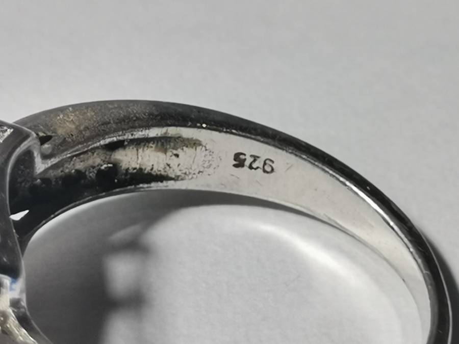 BEAUTIFUL SILVER 925 RING. WEIGHT: 4.16 GRAMS.  INSIDE DIAMETER: 18MM.