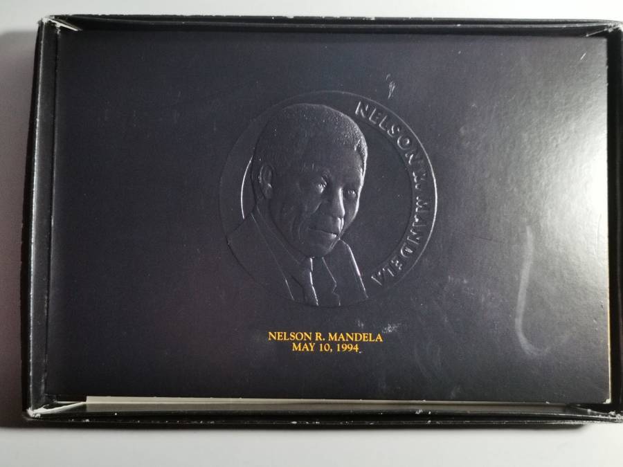 HUGE FNB MANDELA MEDALLION IN BOX WITH CERTIFICATE. WEIGHT: 195 GRAMS.