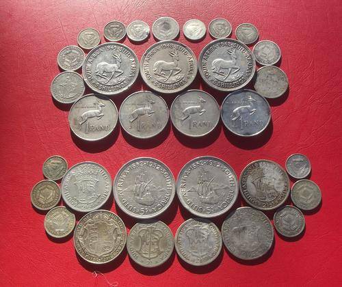 COLLECTION OF MOSTLY SA UNION SILVER COINS - 171 GRAMS OF 80% SILVER + 144 GRAMS OF 50% SILVER.