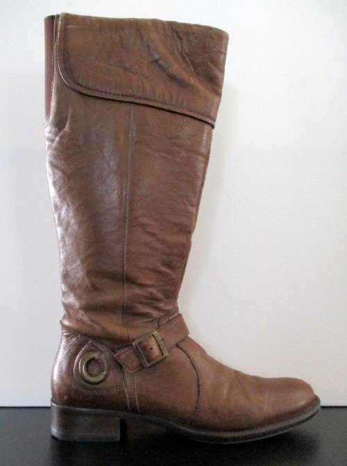 WOOLWORTHS LEATHER BOOTS Size 6
