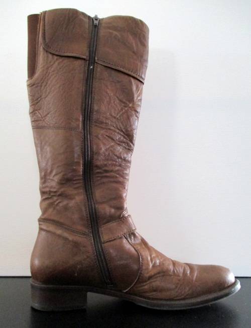WOOLWORTHS LEATHER BOOTS Size 6