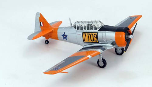 Hobby Master HA1508 AT-6 Harvard SAAF
