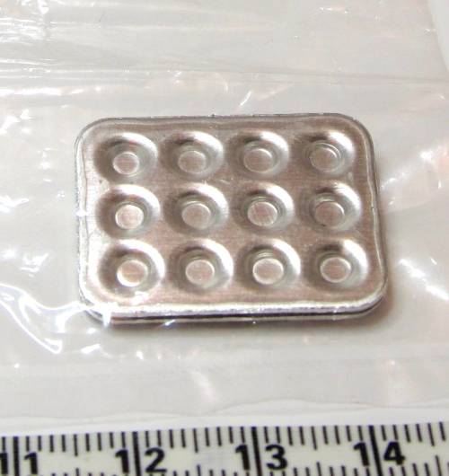 Miniature Dollhouse 1/12" scale - set of 2 cookoe pans - in original packaging