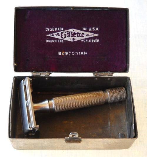 GILETTE BOSTONIAN RAZOR-1930's-IN METAL CASE-EXCELLENT CONDITION