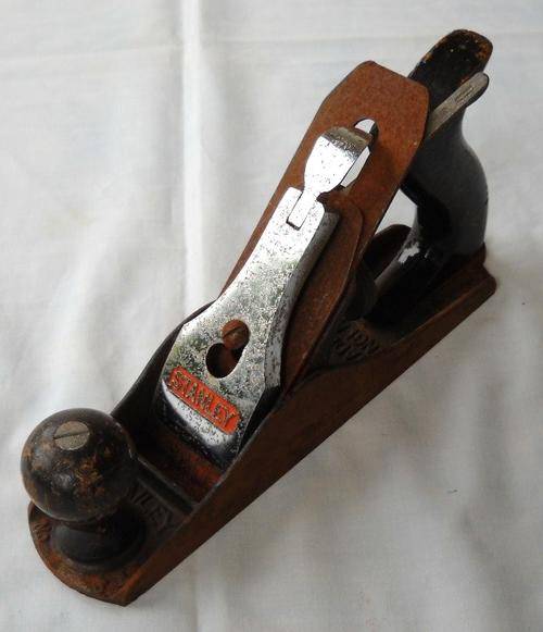 VINTAGE BAILEY / STANLEY No 3 WOOD WORKING PLANE-VERY GOOD CONDITION