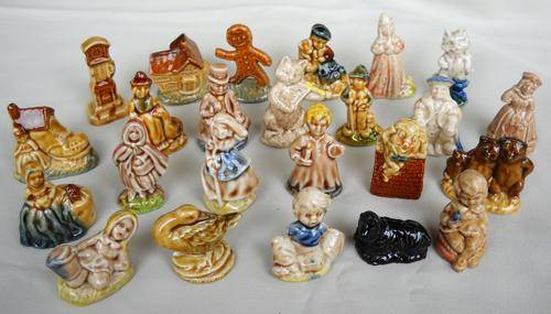 WADE-Complete Set of 24 MINATURE NURSERIES-1972-1979-Excellent Condition