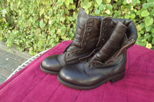 Pair of genuine leather brown SADF army boots with soft leg.Size 6.Army size 240M.