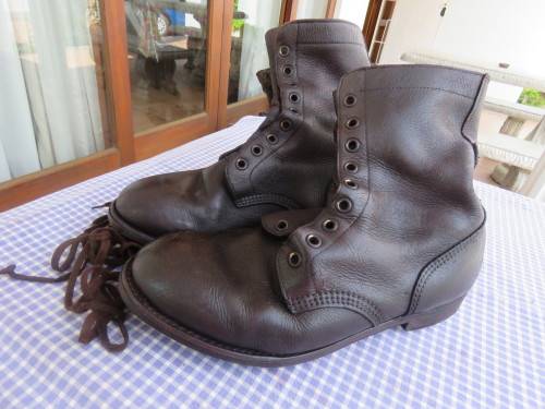 Pair of SADF genuine leather brown boots in size 9.Army size 277 .Issued 2000.By DWS.Good condition