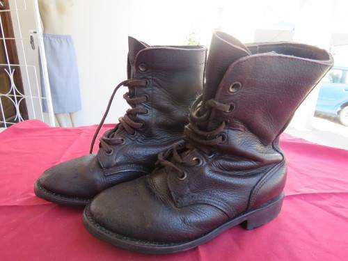 Pair of SADF brown genuine leather Army boots in size 4.Army size 232.Good condition.