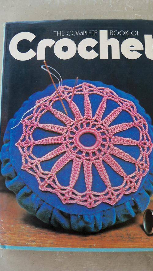 The Complete book of Crochet - Octopus books 122 pages