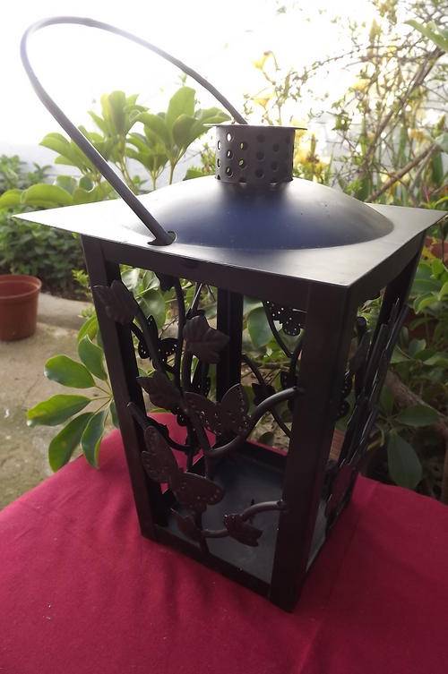 Hanging metal candle holder as per scan