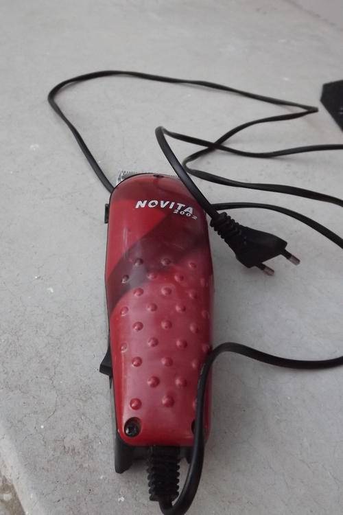 Novita 2002 Electric Haircutter with Extra Cutter in good working condition