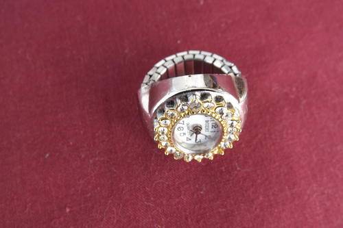 Bozhi Ring Quartz Watch - working