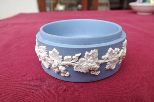 Wedgewood Light Blue Bowl with White Decoration - beautiful - diameter 7.5cm