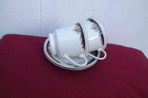 Set of 2 Elegant  Regent China Cups and Saucers in good condition - Made in Japan - gilded rims