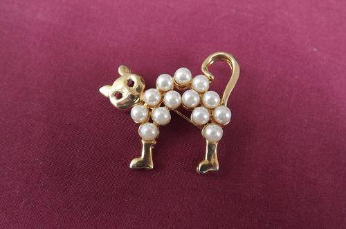 Cheeky Cat Brooch! - All stones in place - as new - 3.5x4cm