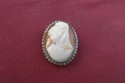 Cameo with Brass Backing - can use as a brooch or pendant - 4x3cm - good condition