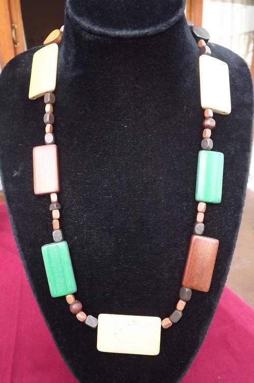 Bulky Wooden Bead Necklace as per scan