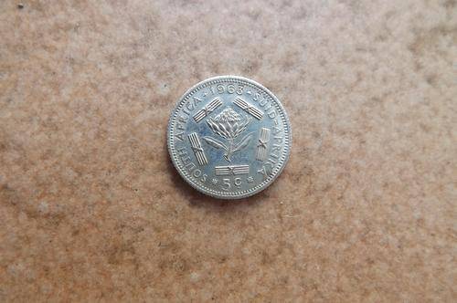 S.A 1963 Van Riebeeck silver 5c coin in UNC condition