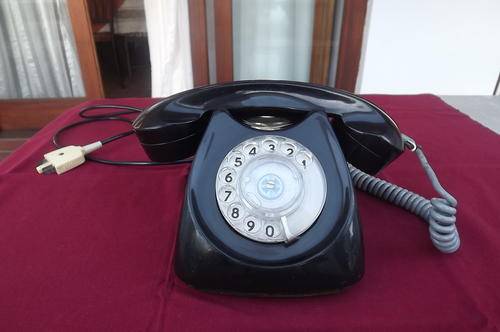 Heavy black vintage telephone-complete and in good condition.Dial working