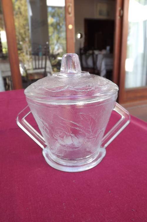 Rose design glass sugarpot with 2 ears and lid.Height 9cm Diameter 9.5 cm.New condition