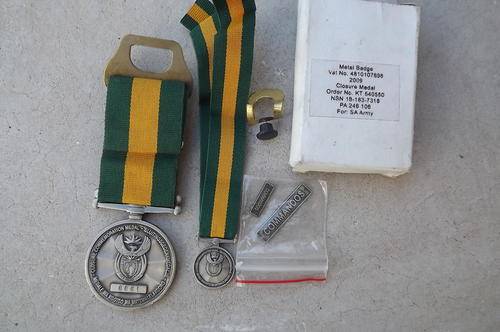 S.A Commomoration medal nr 8881 with small medal.Commando closure