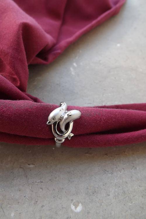 Lovely twin dolphin ring size 8.Sterling silver ring-no marking-as new
