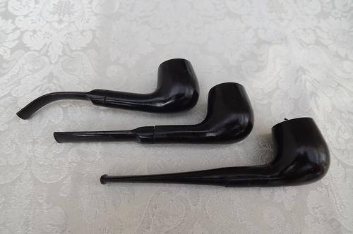 Lot of 3 wooden smoking pipes.No brand names on pipes.Good condition
