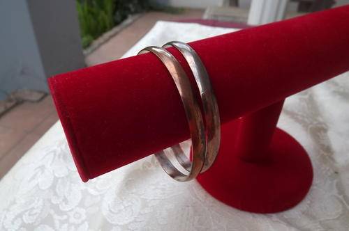 Set of 2 copper bangles - diam. 6.4cm.