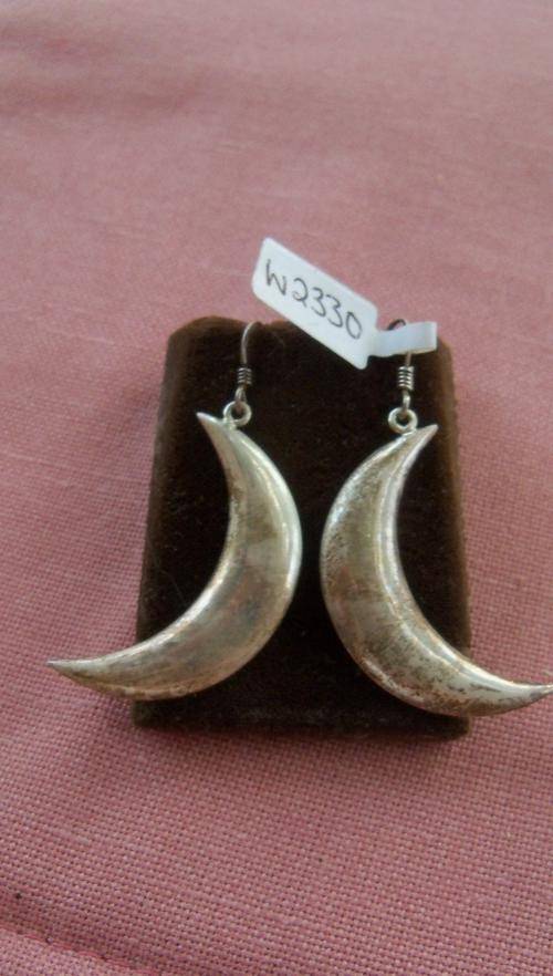Costume Jewellery - Halfmoon Metal Earings