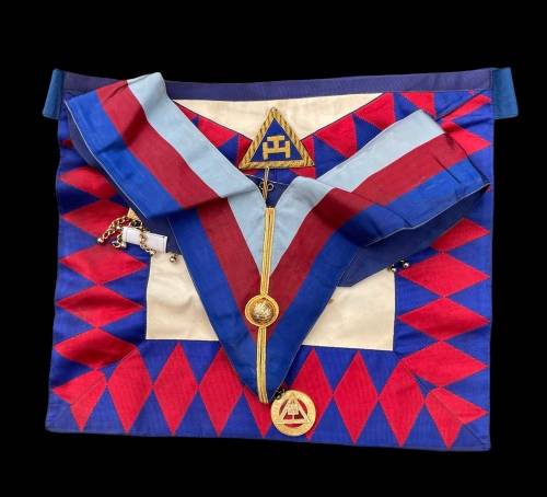 MASONIC FULL REGALIA / GRAND CHAPTER *VINTAGE* RA 70s ESTIMATE R 700 - R 1 200