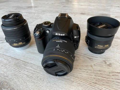 Nikon D5000 with 50mm DG Sigma Macro lens (1:2.8)