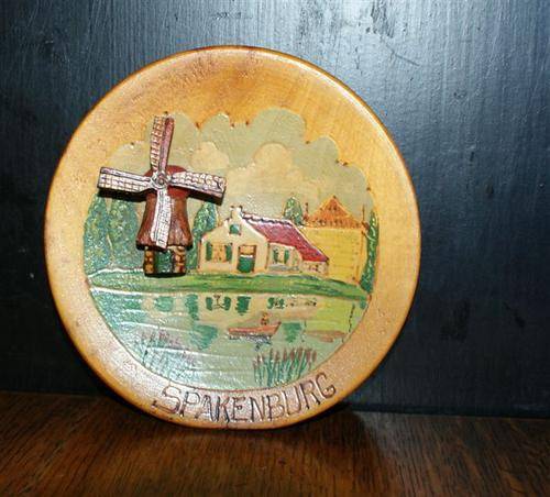 SMALL WOODEN PLATE FROM HOLLAND FOR ALL