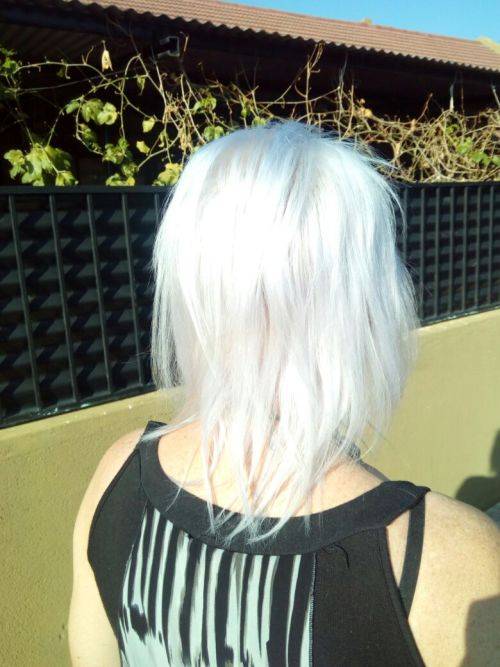 Platinum ice/silver Skullour Hair colour