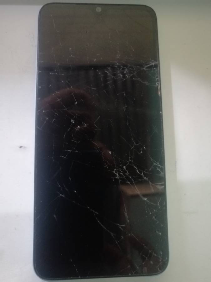 Xiaomi Redmi A1 32GB Dual Sim (Cracked screen)