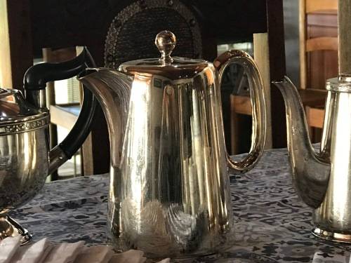 VINTAGE SILVER PLATED 1 1/2 PINT RAILWAY TEA/COFFEE POT WITH LONG SPOUT