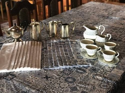 VINTAGE SILVER PLATED 1 1/2 PINT RAILWAY TEA/COFFEE POT WITH LONG SPOUT