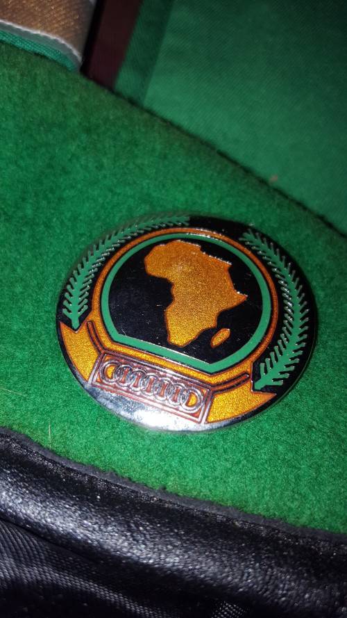 scarce African Union (AU) 4 item job-lot: Beret and badge, cravat and arm-band (brassard) AMIB/ AMIS