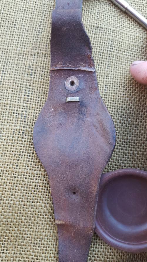 SADF "smalls" auction nr 2 - SADF era type original pvt purchase leather watch strap and cover