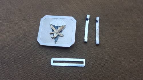 SADF era 1 Para Bn metal stable-belt buckle - new and unused condition with loose clips